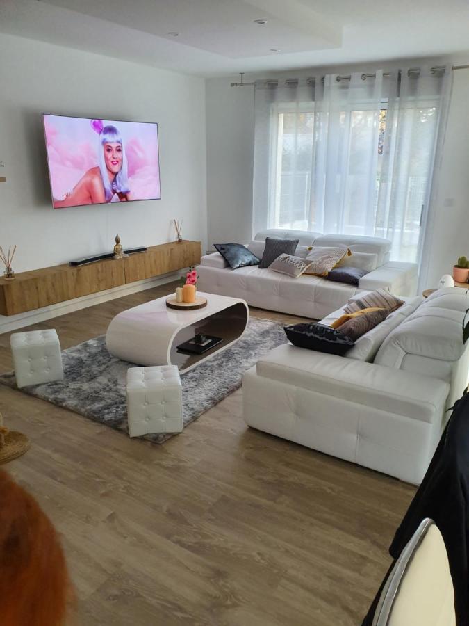 Appartement Confortable บิกูเกลีย ภายนอก รูปภาพ